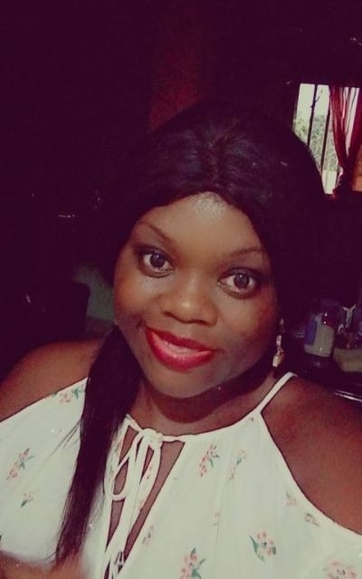 Sandra 33 Jahre Douala Kamerun