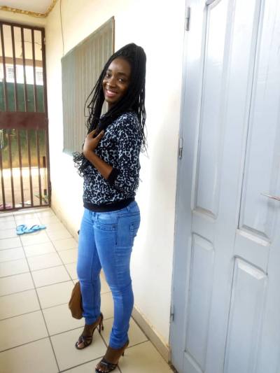 Josiane 27 ans Yaoundé Cameroun