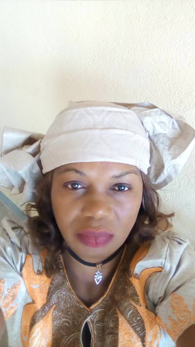 Esther 48 ans Yaoundé Cameroun