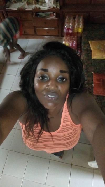 Nadya 31 ans Douala Cameroun