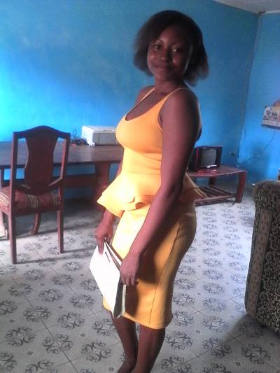 Manuela 32 Jahre Yaounde Kamerun