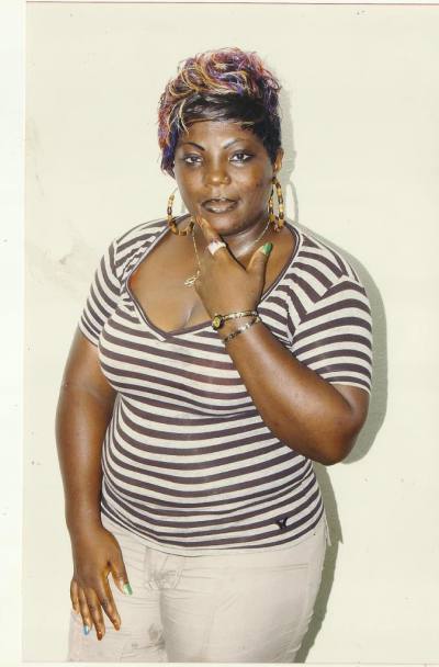 Ernestine 41 Jahre Yaoundé 6e Kamerun