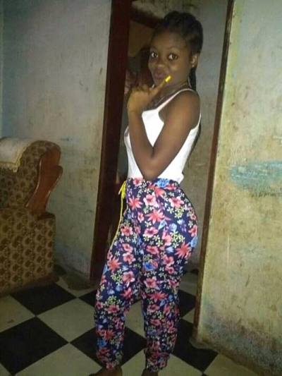 Fabiola 27 Jahre Yaoundé Kamerun