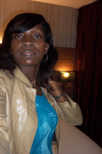 Flora 44 ans Douala Cameroun