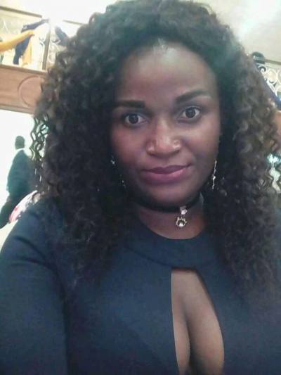 Melina 35 Jahre Mfoundi  Kamerun