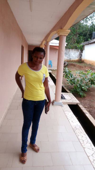 Gladys 34 ans Douala Cameroun