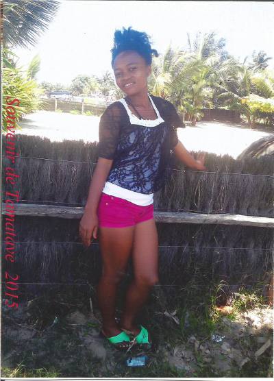 Anissa 28 ans Toamasina Madagascar