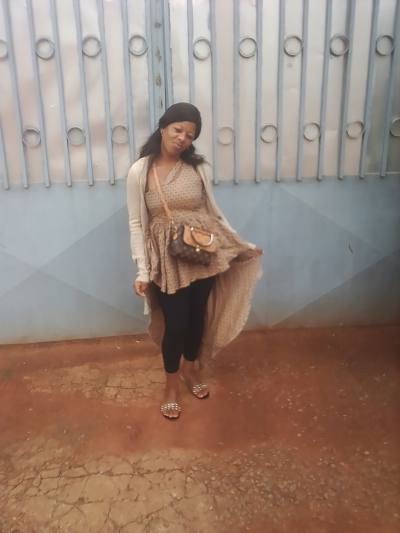 Ines 34 ans Sangmelima Cameroun