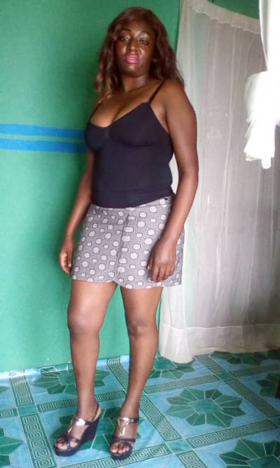 Sarah 32 years Yaoundé Cameroon