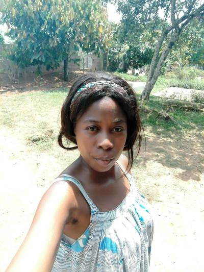 Myriam 33 Jahre Yaoundé  Kamerun