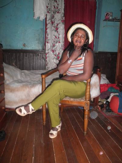 Murielle 56 Jahre Antananarivo Madagaskar