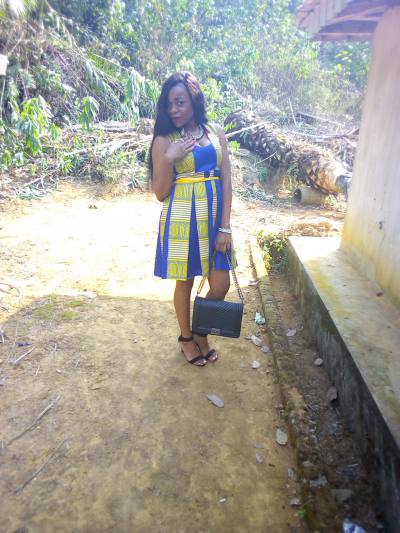 Pauline 29 ans Yaoundé Cameroun