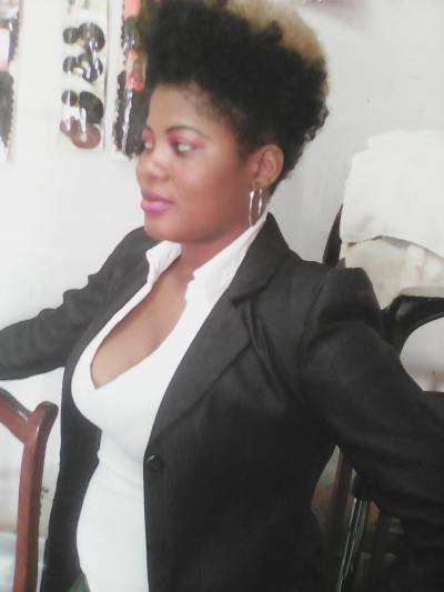Martine 36 ans Yaoundé Cameroun