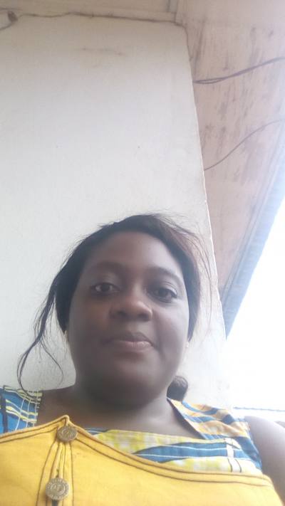 Thérèse 32 Jahre Yaoundé Kamerun