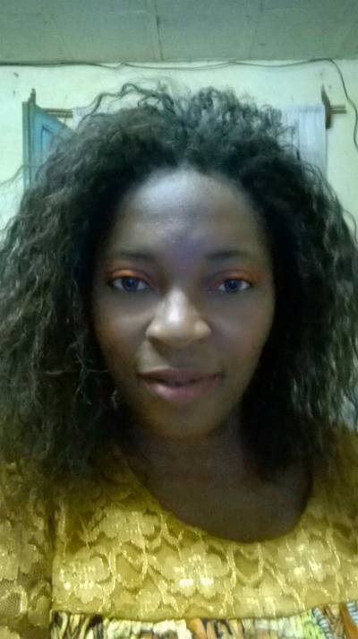 Sandrine 33 Jahre Yaounde Kamerun