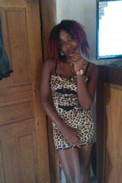Lorreine 26 ans Nkolafamba Cameroun