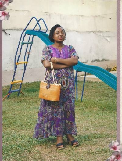 Evelyne 52 Jahre Yaoundé Kamerun