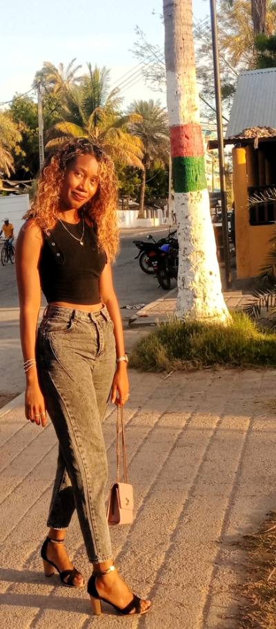 Tahina 23 ans Tuléar Madagascar