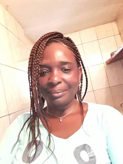 Laura 46 ans Yaoundé Cameroun