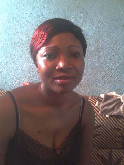 Suzanne 40 Jahre Yaoundé Kamerun