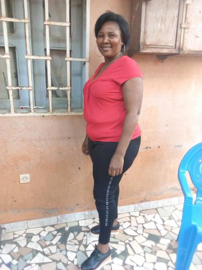 Laura 46 ans Yaoundé Cameroun