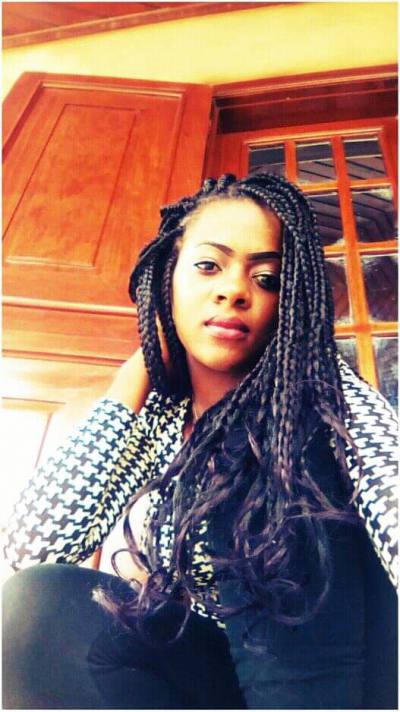 Danielle 30 Jahre Yaounde Kamerun