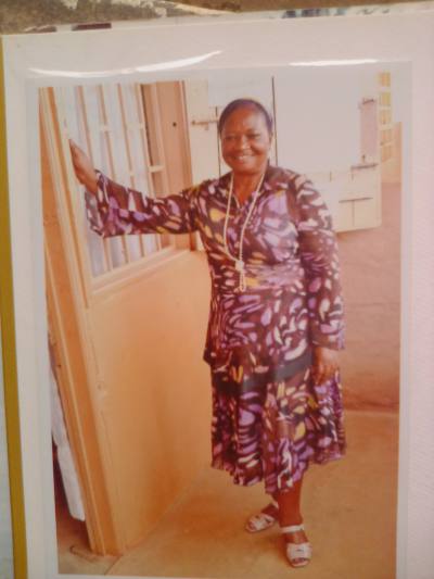 Nicole 63 Jahre Yaoundé Kamerun