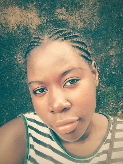 Laura 35 Jahre Douala Kamerun