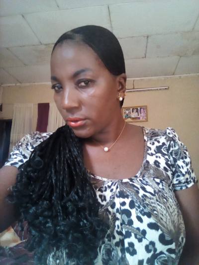 Eveline 40 ans Yaoundé  Cameroun