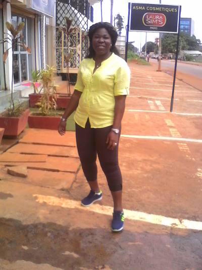 Martine 43 Jahre Yaounde Kamerun