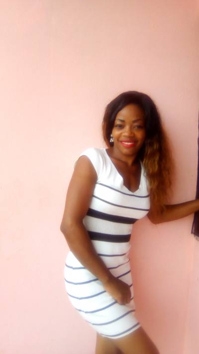 Helene 35 Jahre Yaoundé Kamerun