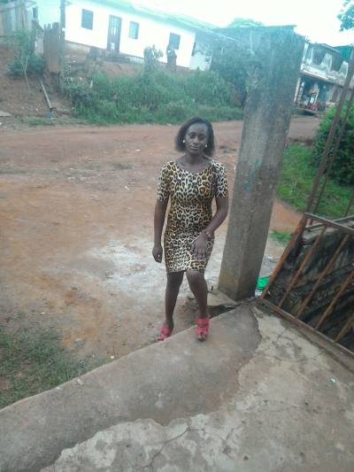 Seraphine 37 Jahre Yaounde Kamerun