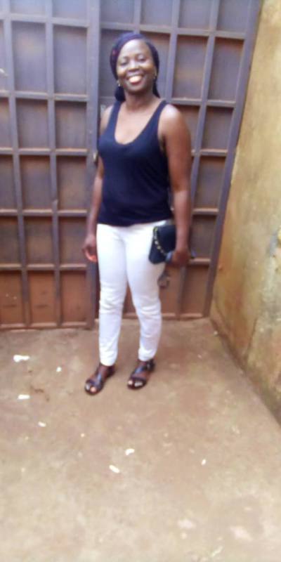 Eliette 32 ans Yaoundé Cameroun