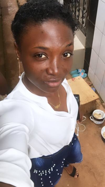 Nadia 33 Jahre Yaoundé  Kamerun