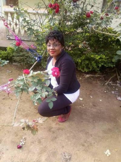 Nancy 37 Jahre Mbalmayo  Kamerun