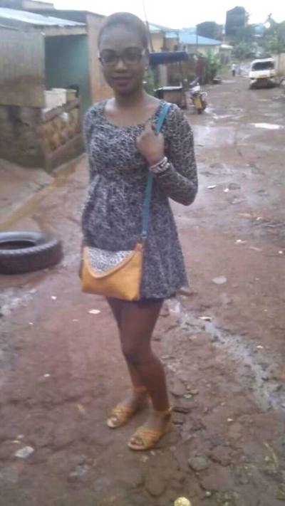 Rachida 28 ans Yaoundé Cameroun