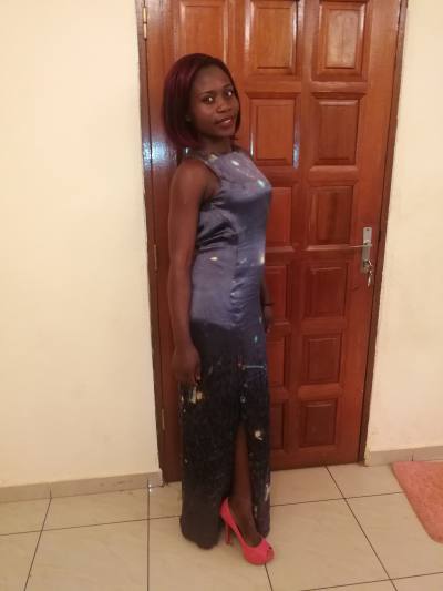 Elodie 31 Jahre Yaoundé Kamerun