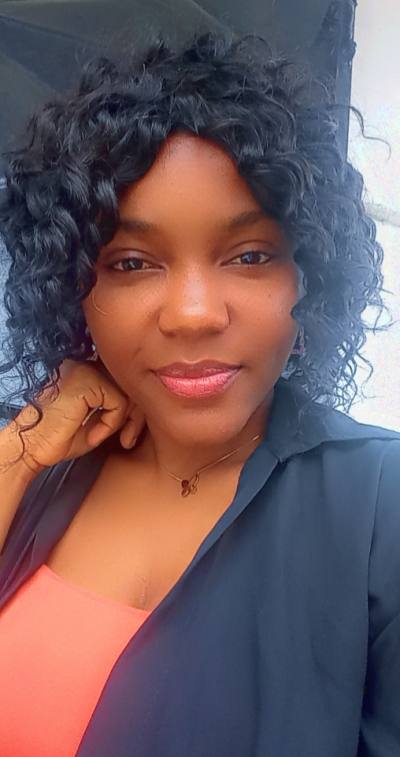 Charlaine 31 ans Yaoundé Cameroun