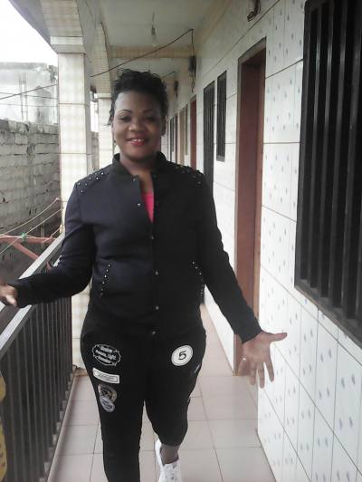 Virginie 34 ans Yaoundé Cameroun