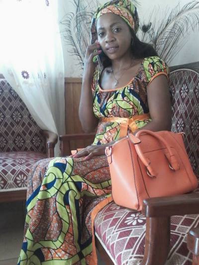 Pauline 36 Jahre Yaounde Kamerun