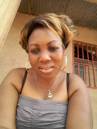 Olive 47 ans Yaoundé Cameroun