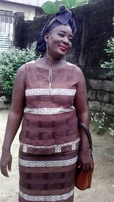Anne  54 ans Douala Cameroun