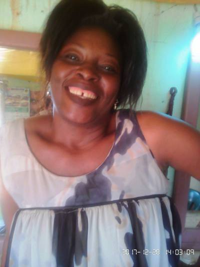 Evelyne 45 ans Yaounde Cameroun