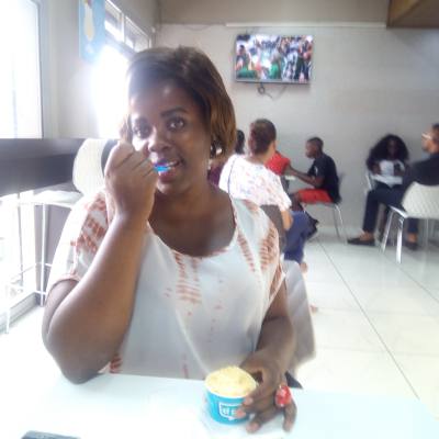Sophie 41 Jahre Yaounde Kamerun
