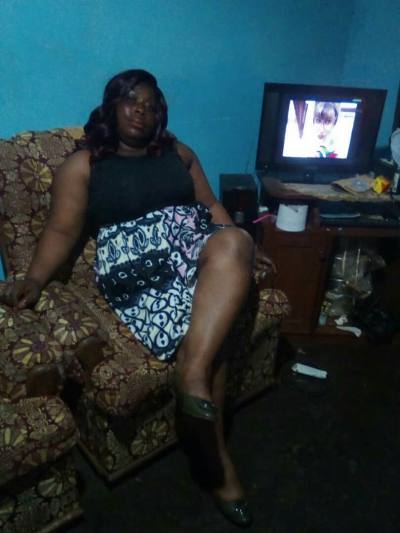 Marie 43 Jahre Yaoundé Kamerun