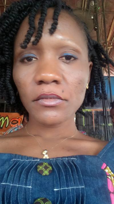 Sabine 41 Jahre Abidjan Elfenbeinküste
