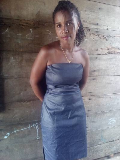 Zerina 39 ans Sambava Madagascar