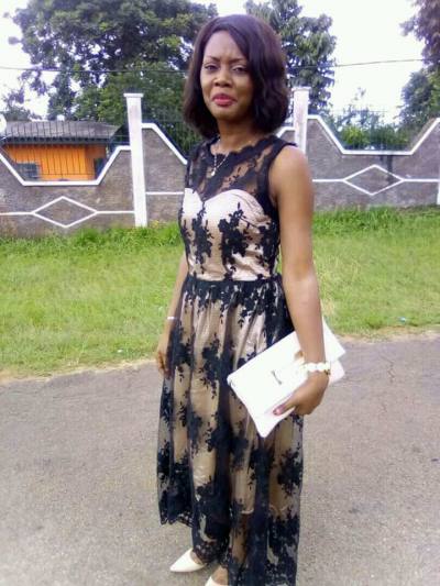 Mireille 38 Jahre Douala Kamerun