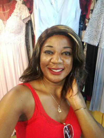 Blanche 37 ans Yaoundé Cameroun