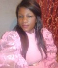 Marie 36 Jahre Douala Kamerun
